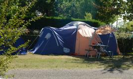 Tentes au camping le Pipiou